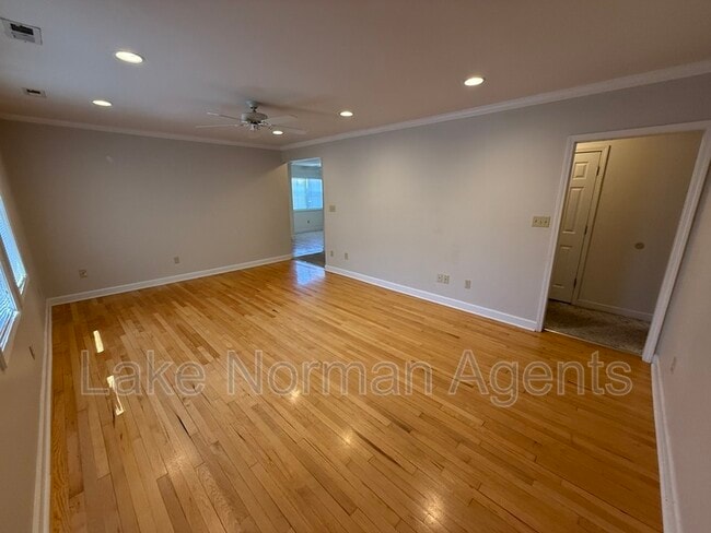 Photo - 140 Watkins St Unidad Upstairs