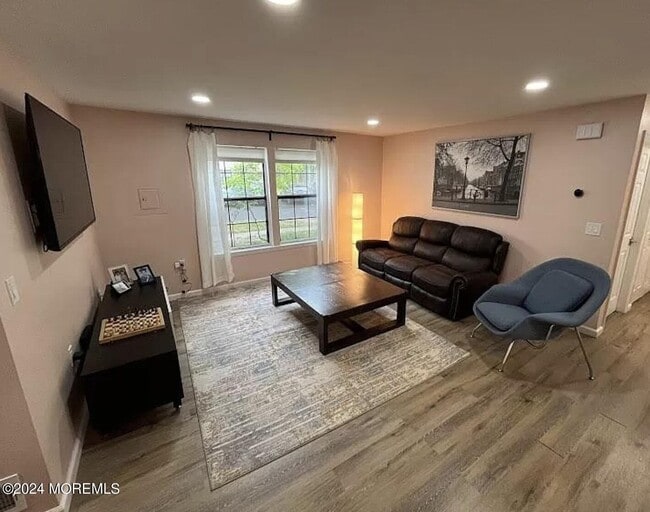 Photo - 182 Azalea Cir