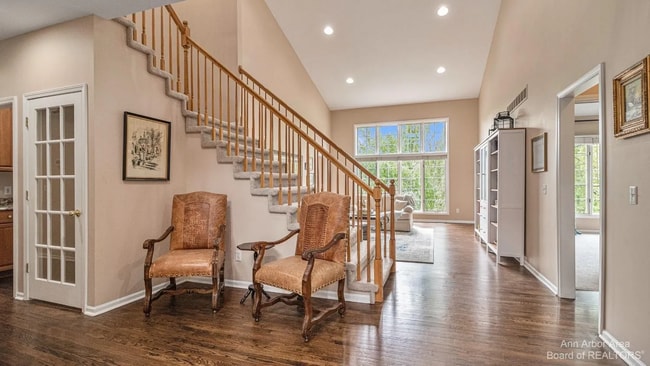 Photo - 50145 Tottenham Ct