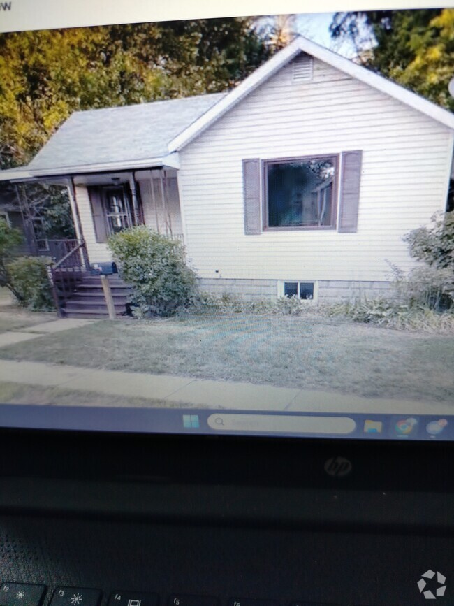 Building Photo - 201 E Carpenter St Rental