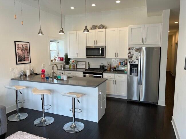 Kitchen - 161 W Schiller St Apartments Unit 3