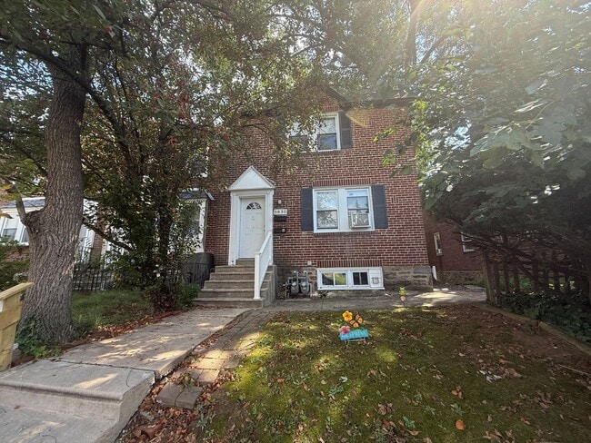 Building Photo - 3830 Berkley Ave Unit 2