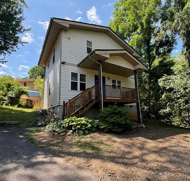 Building Photo - 74 Deaver St Rental