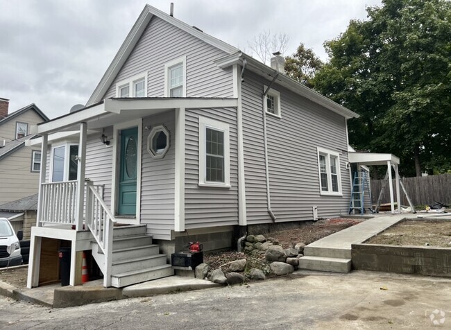 Building Photo - 904 Main St Rental