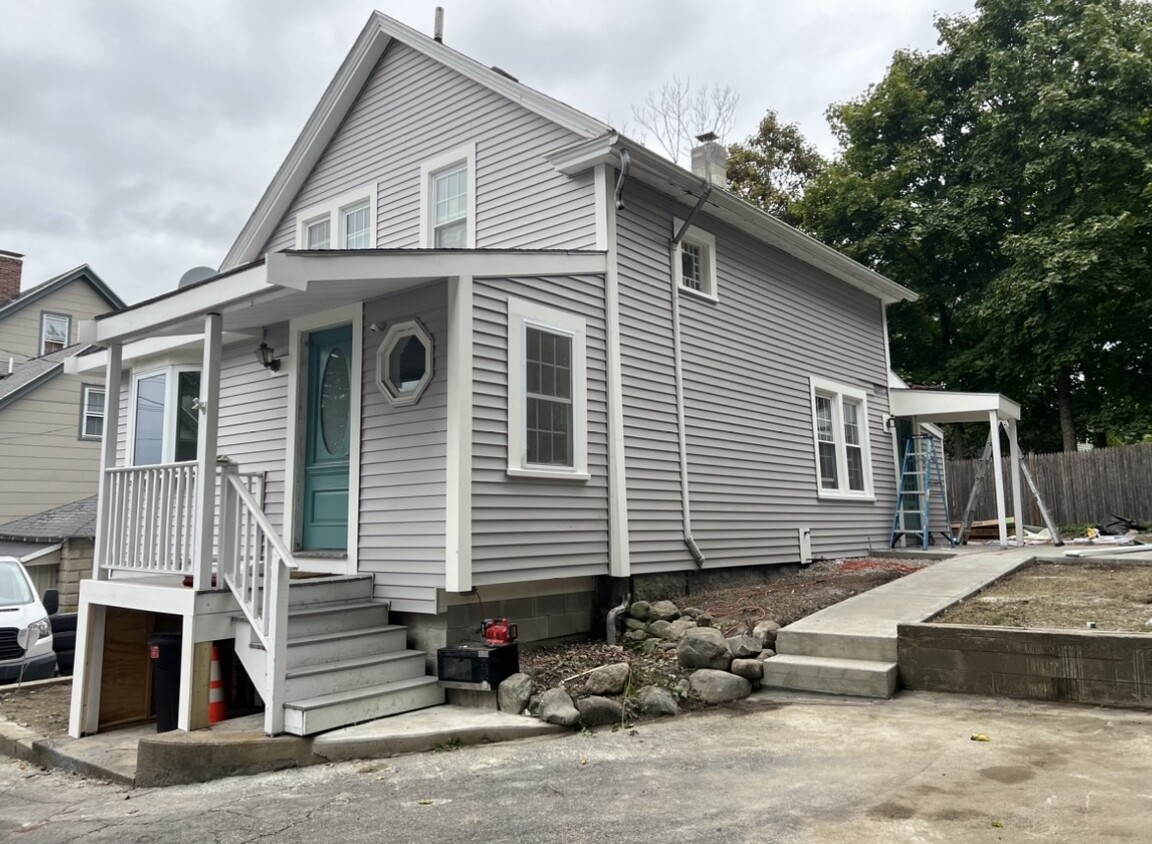 Photo - 904 Main St (Walpole, MA)