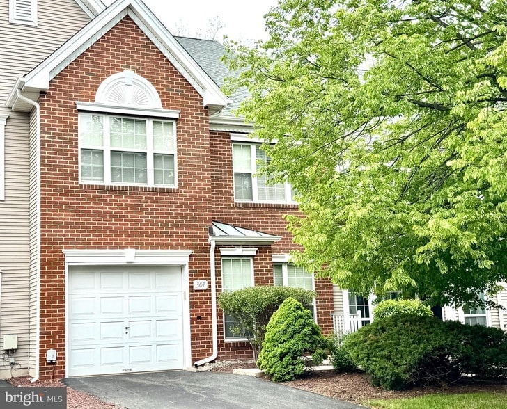 Photo - 307 Bollen Ct