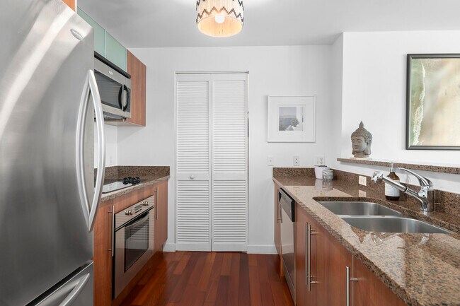 Photo - 300 S Biscayne Blvd Unit T-3604