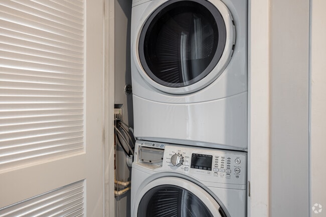 2BR, 1.5BA