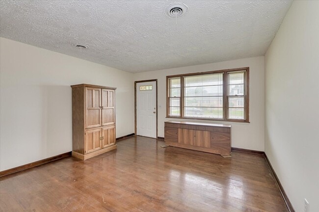 Photo - 116 E Walker St