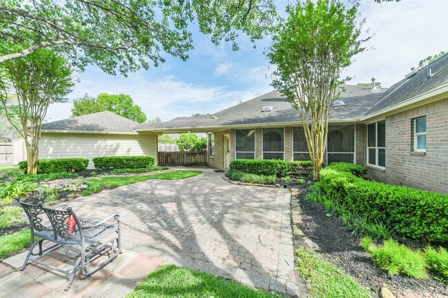 Building Photo - 14610 Farrawood Dr