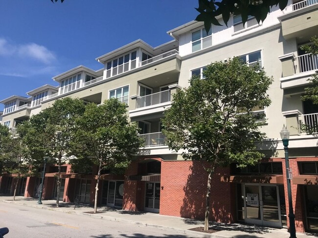 Photo - Spacious 3 bed/2bath Penthouse Unit Downto...