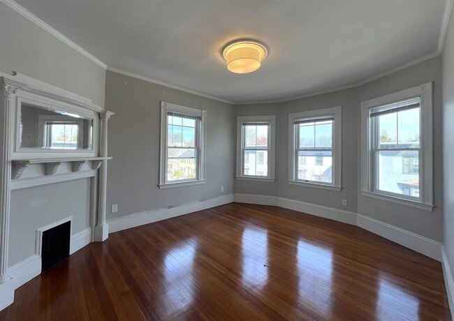 Photo - 107 Oxford St