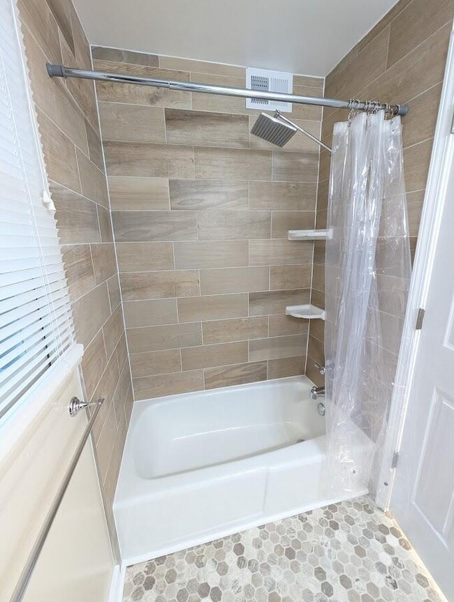 Photo - 121 W Fifth St Unit front