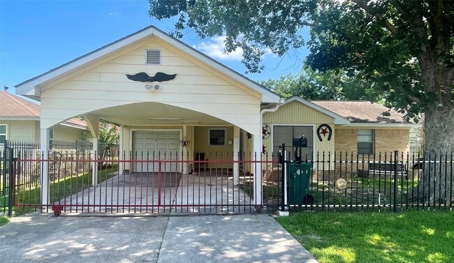 Building Photo - 3509 Ramsey Dr