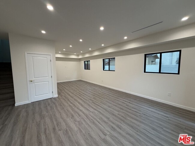 Photo - 6245 McLaren Ave