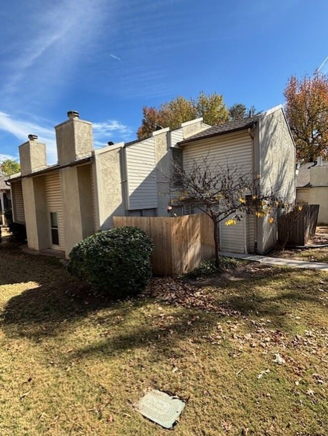 Building Photo - (1) Bed/(1.5) Bath Cardinal Creek Condo Avail NOW!