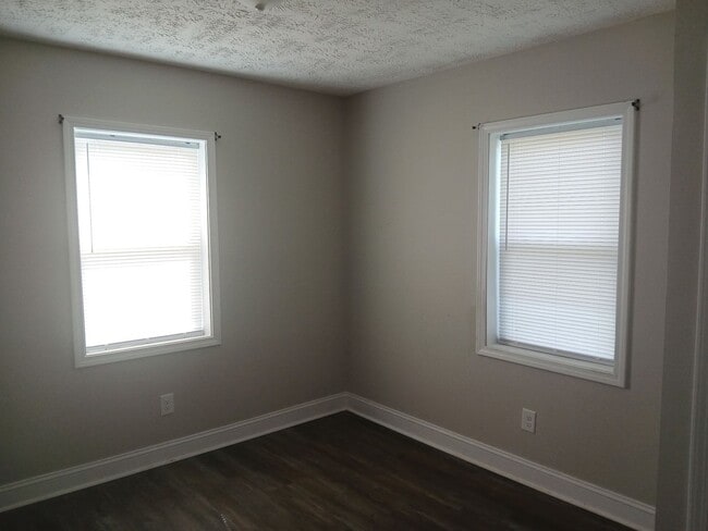 Photo - 2 Bedroom 1 Bathroom Duplex Available NOW!