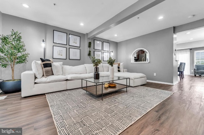 Photo - 7022 Oak Grove Way