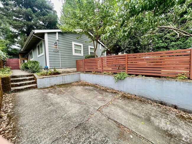 Building Photo - Portland Oasis: 3-Bedroom Gem with AC, Fen... Rental