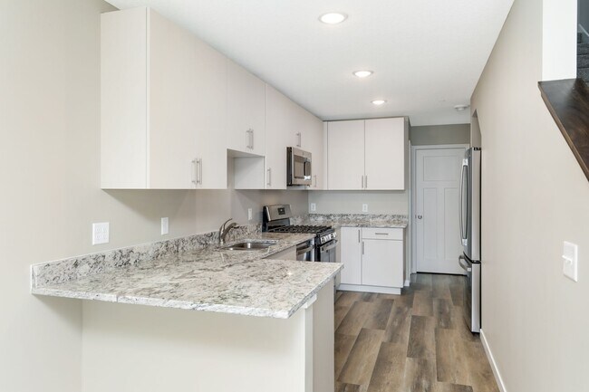 Photo - 3bd 3ba 2 car gar END UNIT avail now