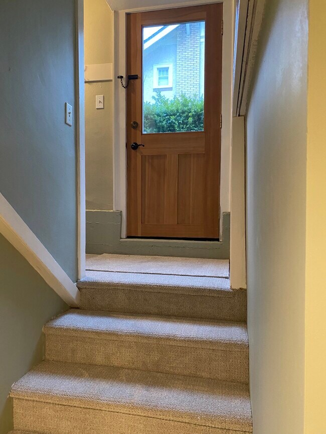 Entry Inside - 1208 Colby Ave Unit Apartment