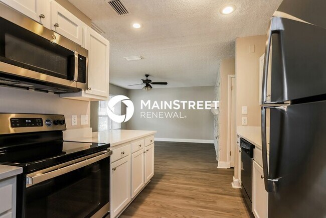 Photo - 3 Bedroom Pet-Friendly Home in Clearwater, FL with Main Street Renewal
