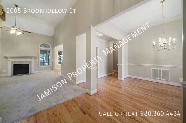 2005 Brookhollow Ct