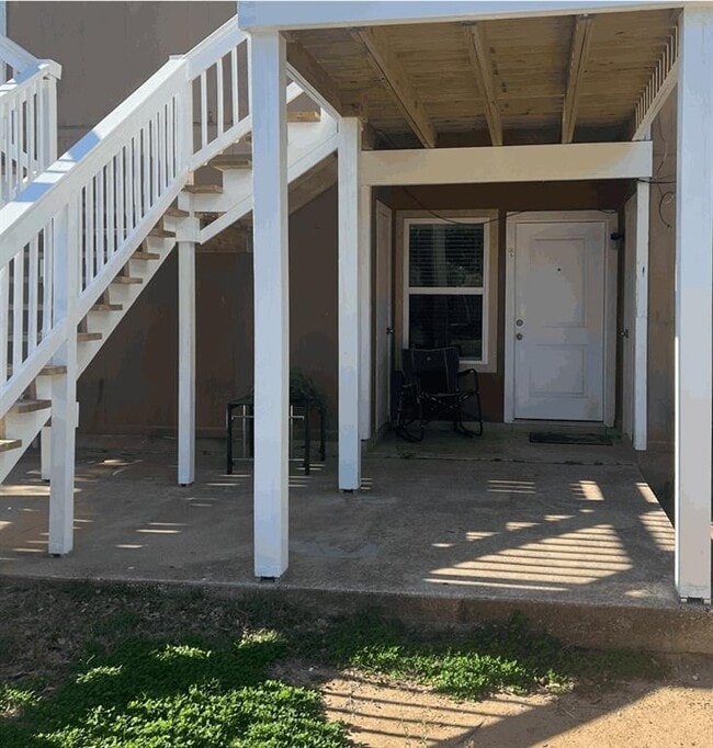 Building Photo - 301 Algerita Dr Rental
