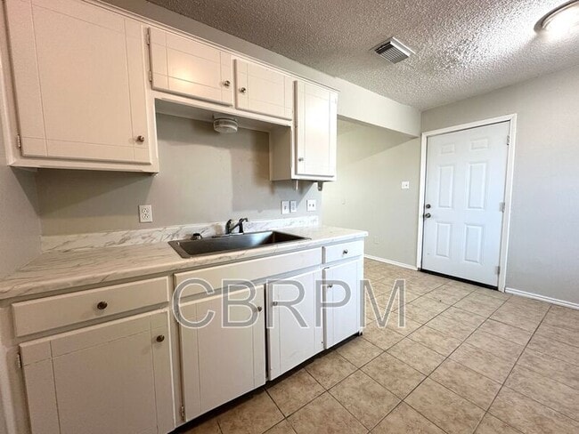 Photo - 4640 Grinnell St