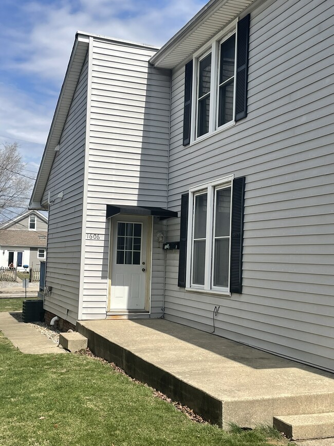 Photo - 1606 Grove St