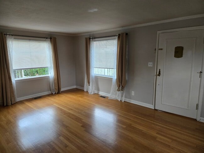 Building Photo - 1726 Hoyt Ave Unit 1