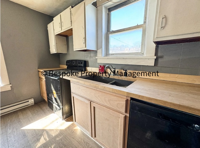 Photo - 158 Main St