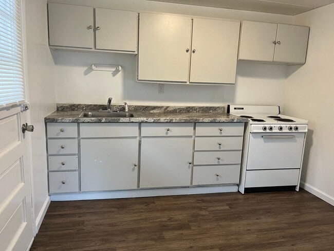 302 Vincennes Ave Unidad 8