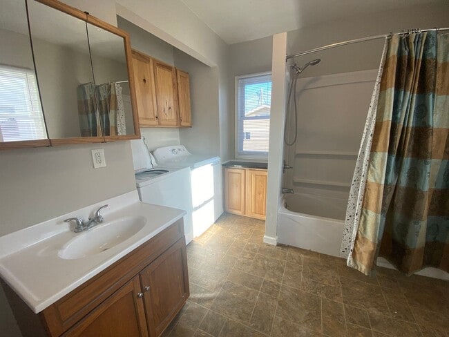 Photo - Now Leasing: 1 Bedroom, Home in Waterloo, IA!