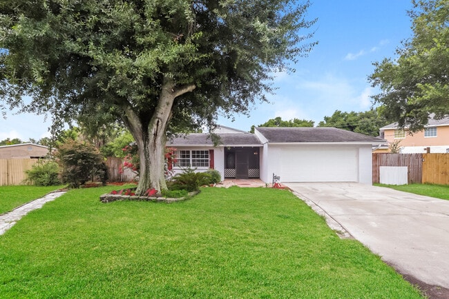 Building Photo - Charming 3-Bedroom Home with Pool