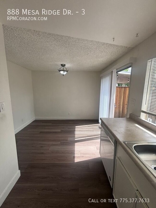 Photo - 888 Mesa Ridge Dr