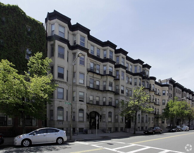 73 Westland Ave