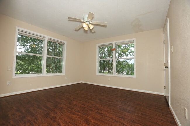 256 E Pecan Ln