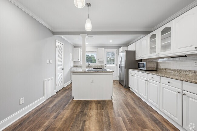 2BR, 2BA - 1,000SF - Dining Room
