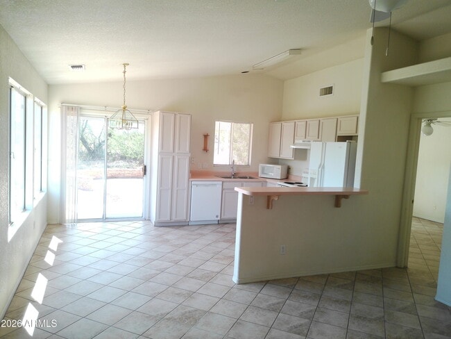 5520 N Kramer Dr