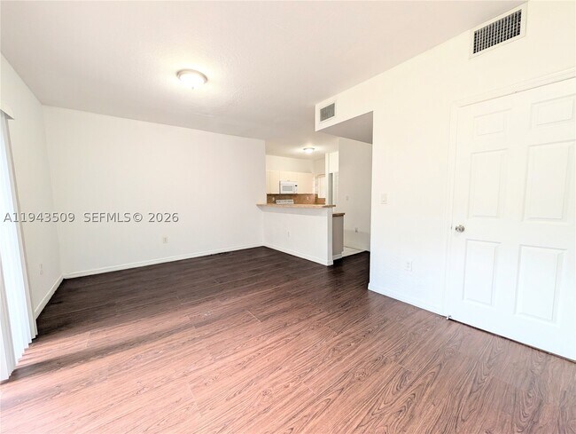 Photo - 825 SW 6th St