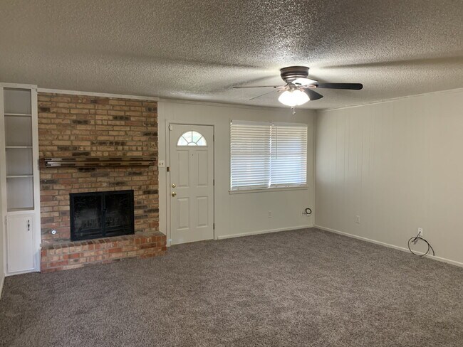 Photo - Beautiful Home in a Well Established Neigh...