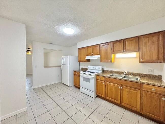 Photo - 2559 Elm Ave