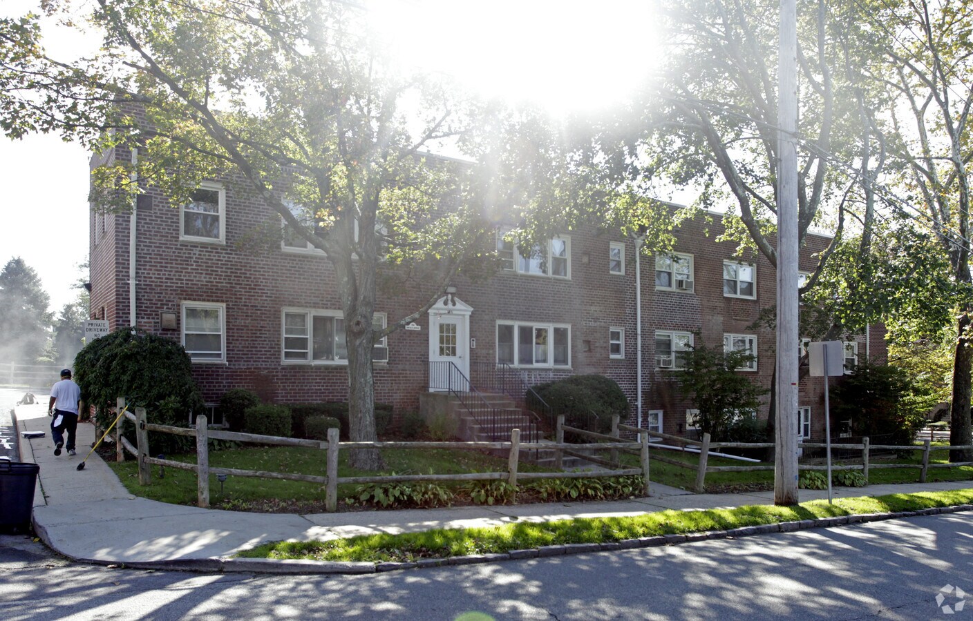 Photo - Crestwood Manor Apartments
