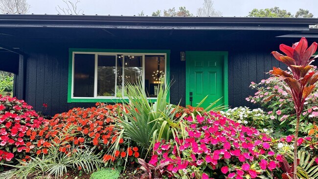 11-3885 Nahelenani Street