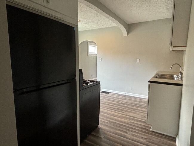 Photo - 1401 N Gladstone Ave