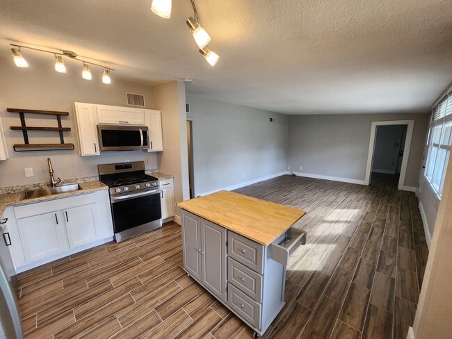 Building Photo - 1405 S Farmer Ave Unit House