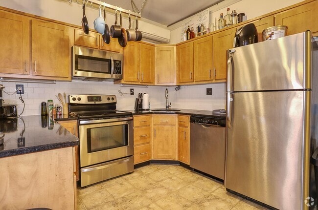Building Photo - 821 Washington St Unit 2 Rental