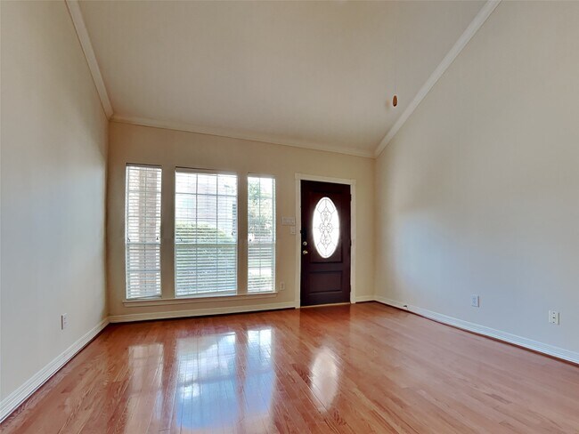 Photo - 1127 Enclave Square E