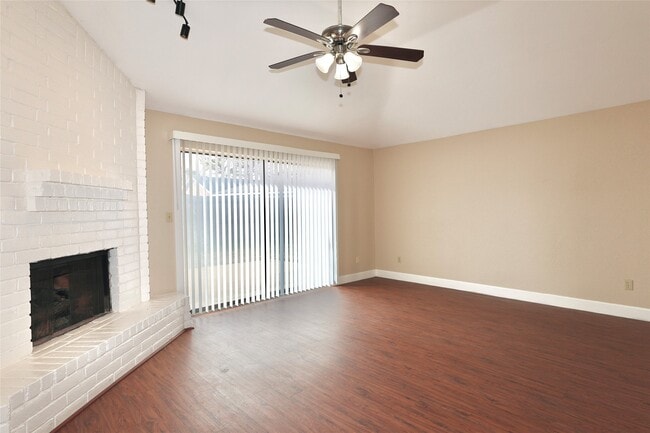 Building Photo - 21219 Park Mt Dr